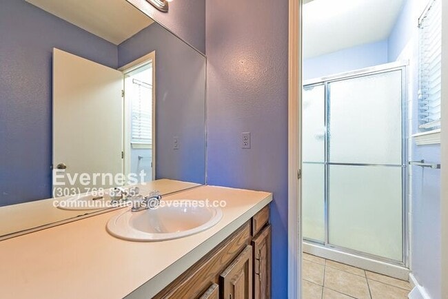 Building Photo - 2-Bedroom Home with Modern Amenities and C...