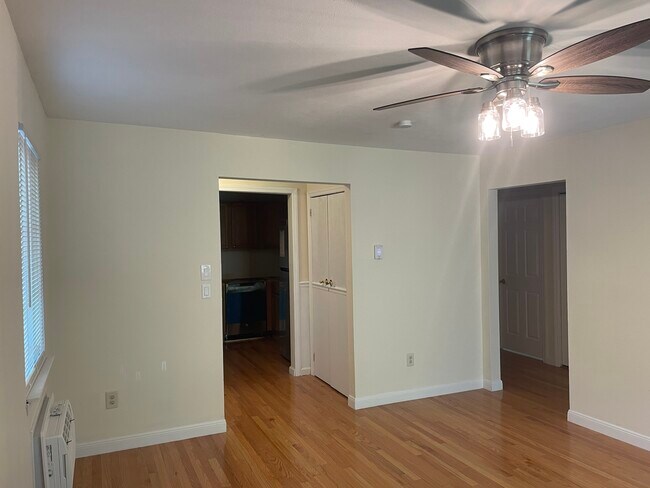 Building Photo - 434 Fox Run Ln
