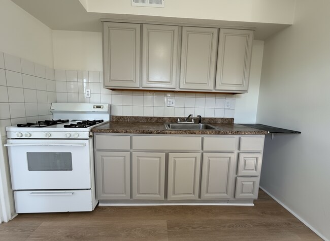 Building Photo - 7405 Dorcas St