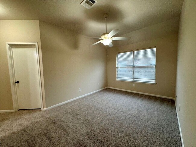 Building Photo - One-story brick home in popular Stoneridge Subdivision!