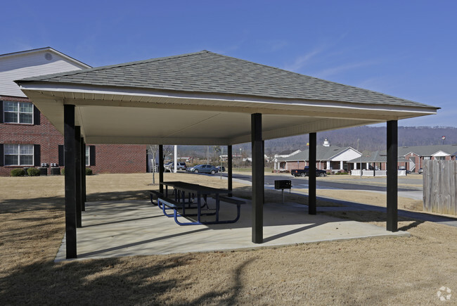 Picnic Area - Auburn Ridge Apartments