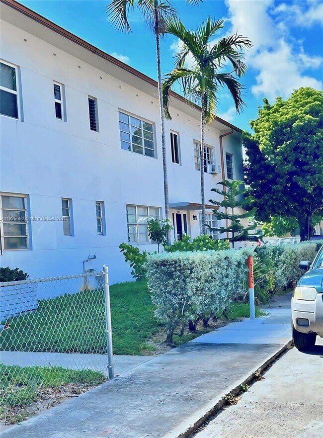 Building Photo - 3903 W Flagler St