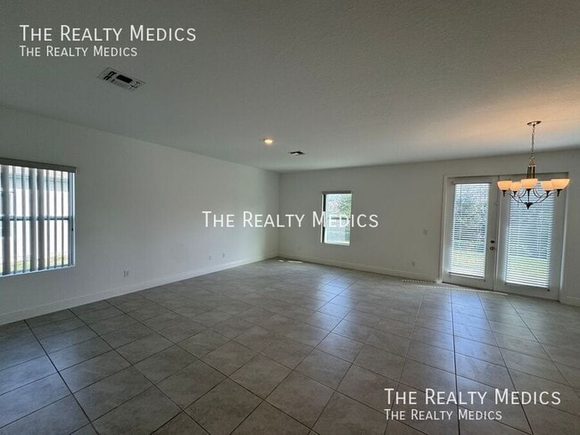 Building Photo - 1537 Meadowlark Dr