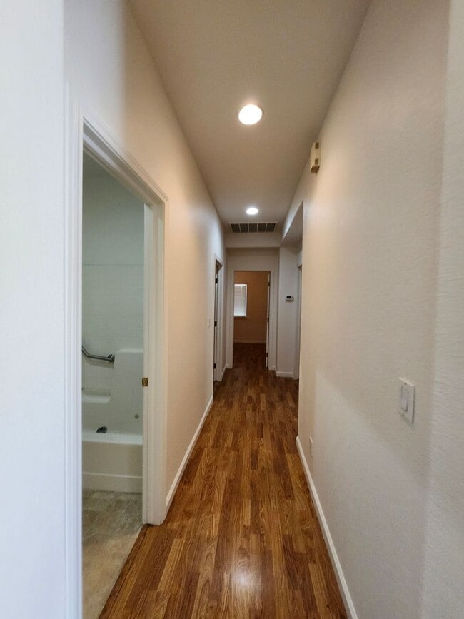 Building Photo - Beautiful Yuba City home located in a cul-de-sac