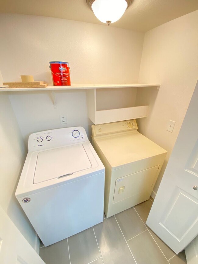 Building Photo - MOVE IN SPECIAL-Delightful 2BED/2BATH Condo tucked away in a picturesque Henderson community!