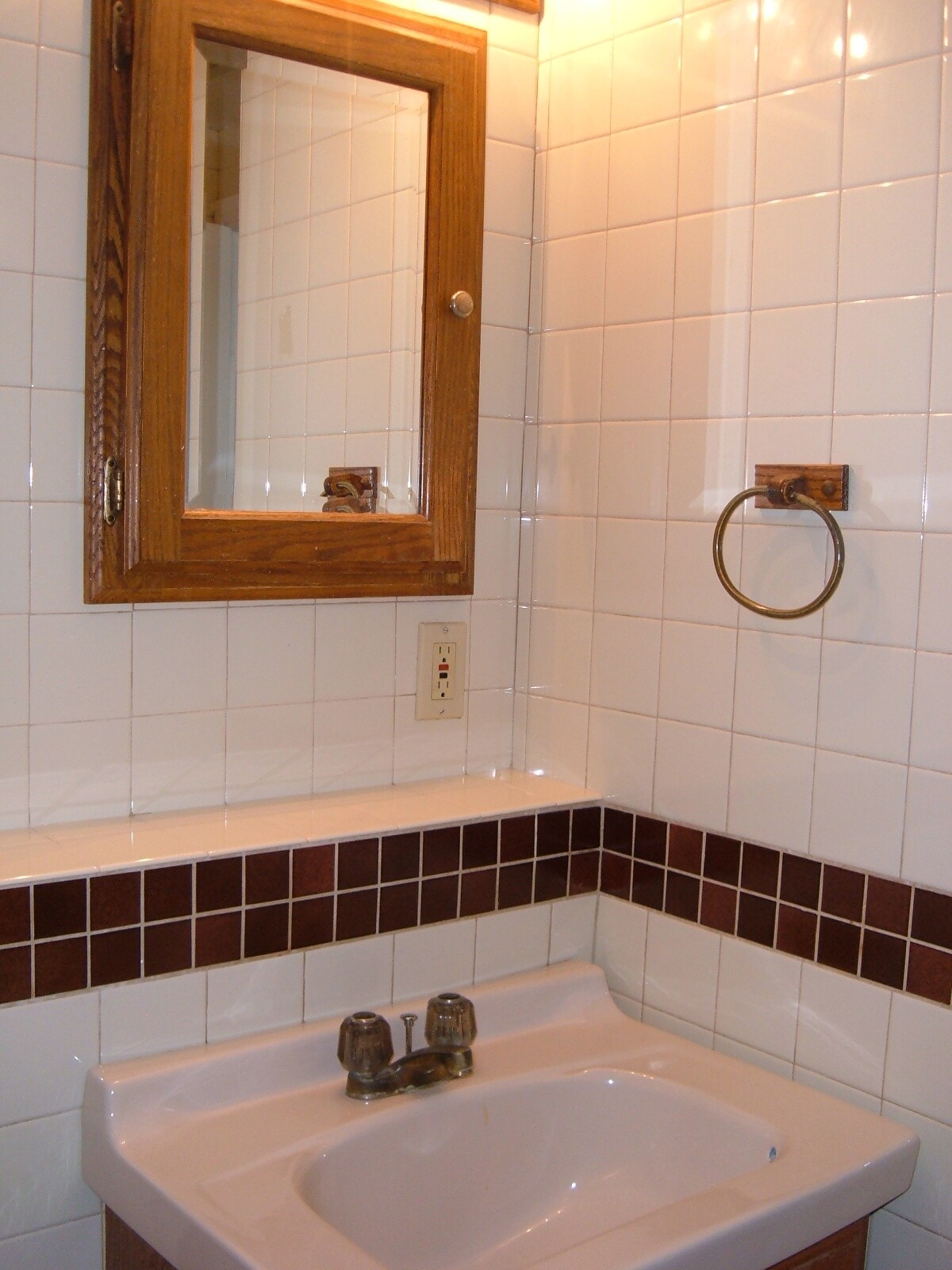 2nd Bathroom - 17 Blake Ave