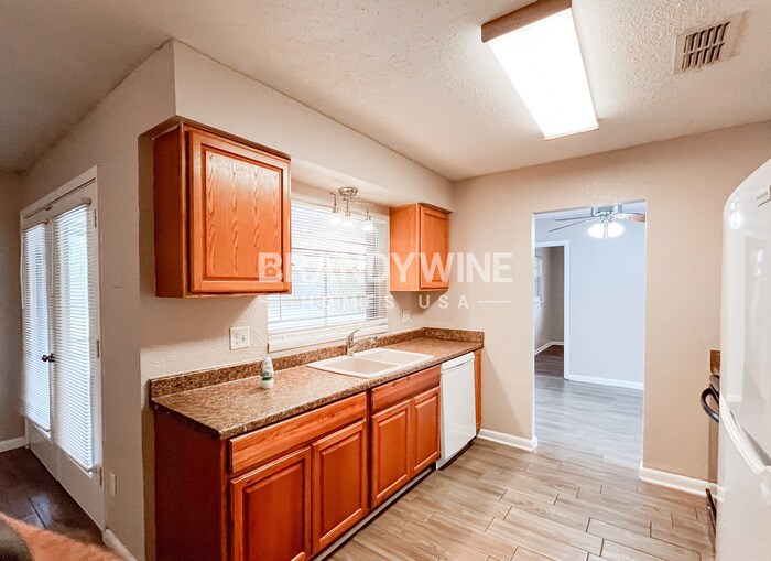 Building Photo - 3639 N Ride Dr