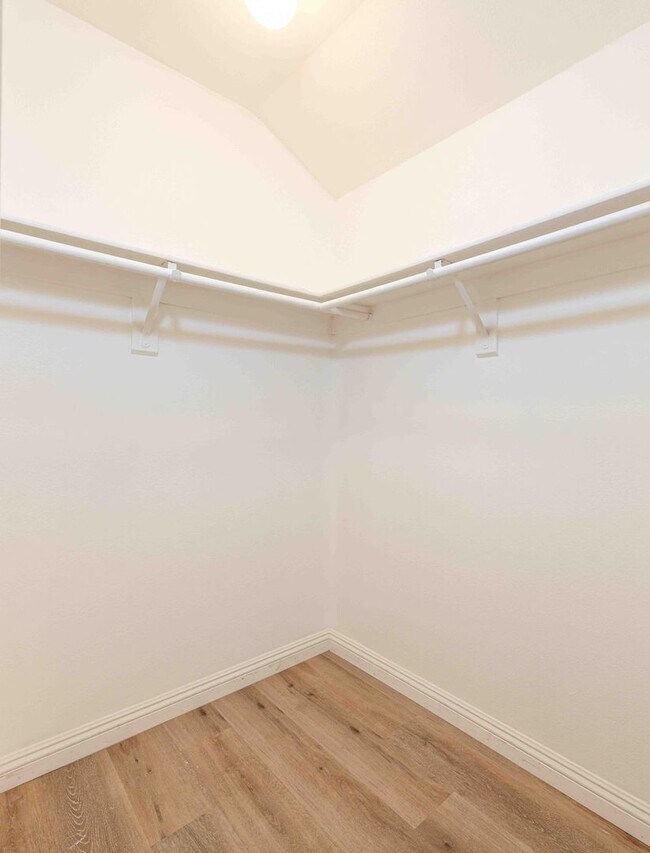Building Photo - 36 Greenbough