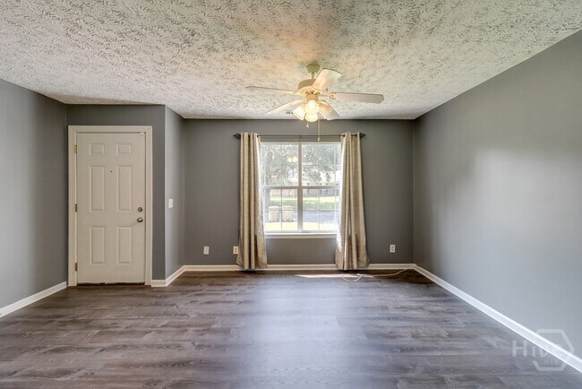 Building Photo - 402 Sterling Creek Dr