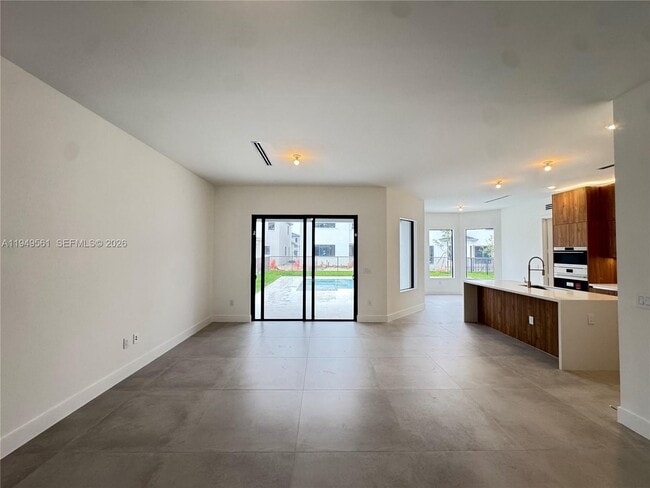 Building Photo - 19749 NE 16th Pl