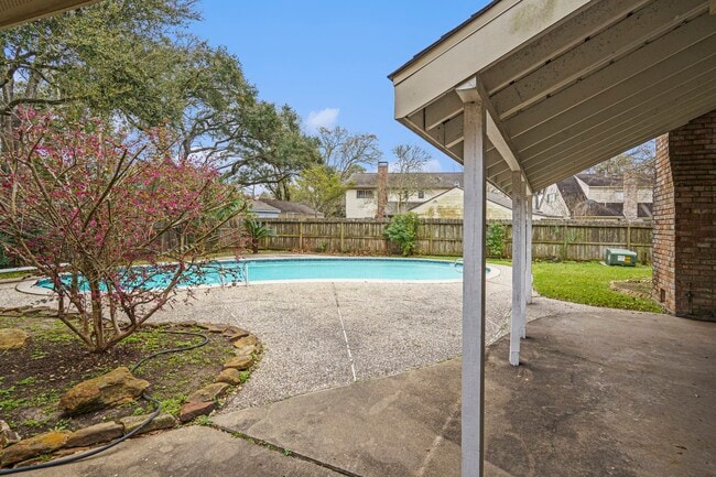 Building Photo - 606 Woodpark Dr