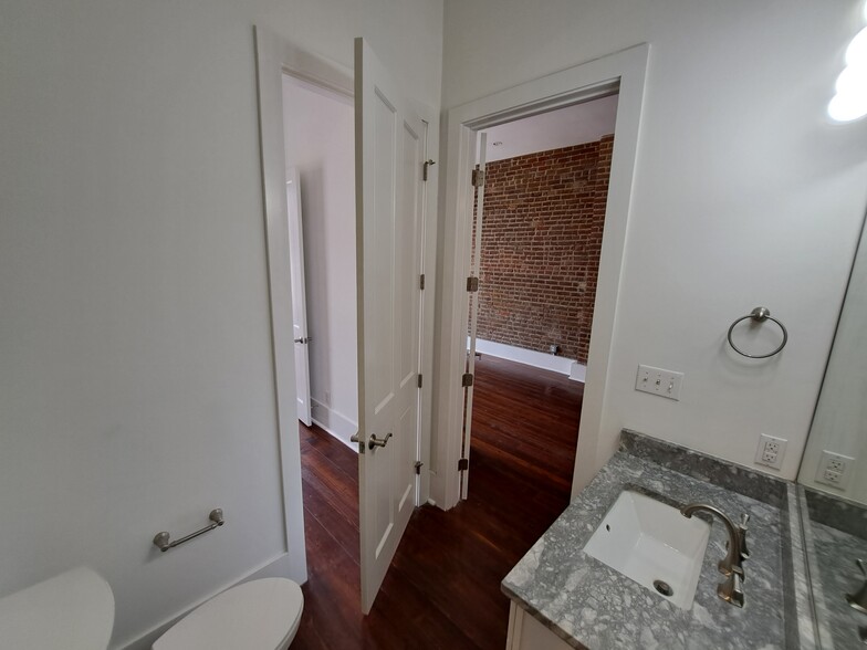 Building Photo - 206 Decatur St