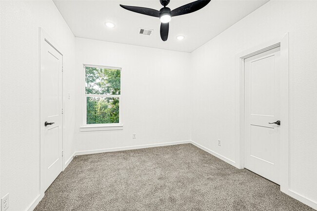 Building Photo - 9316 Waller St