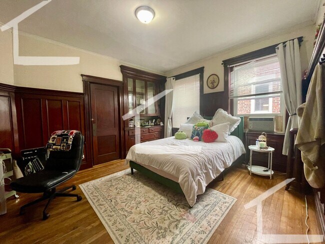 Building Photo - 9/1 Oversized 5BR near BU, Longwood, Kenmo...