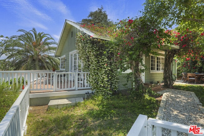 Primary Photo - 1538 Parmer Ave