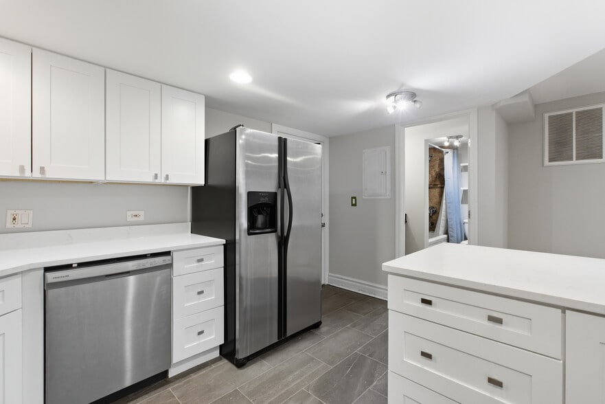 Building Photo - 5611 N Glenwood Ave