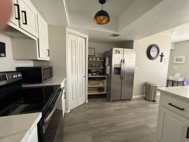 Building Photo - Beautiful Marina View Condo