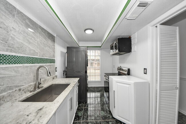 Primary Photo - 7954 Grove Ridge Dr