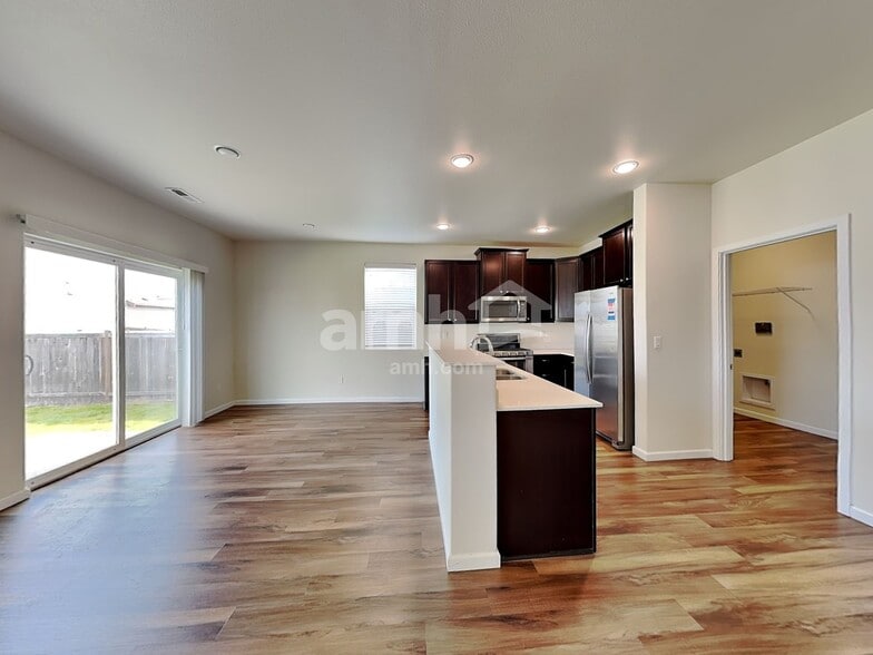 Building Photo - 16602 NE 91st St