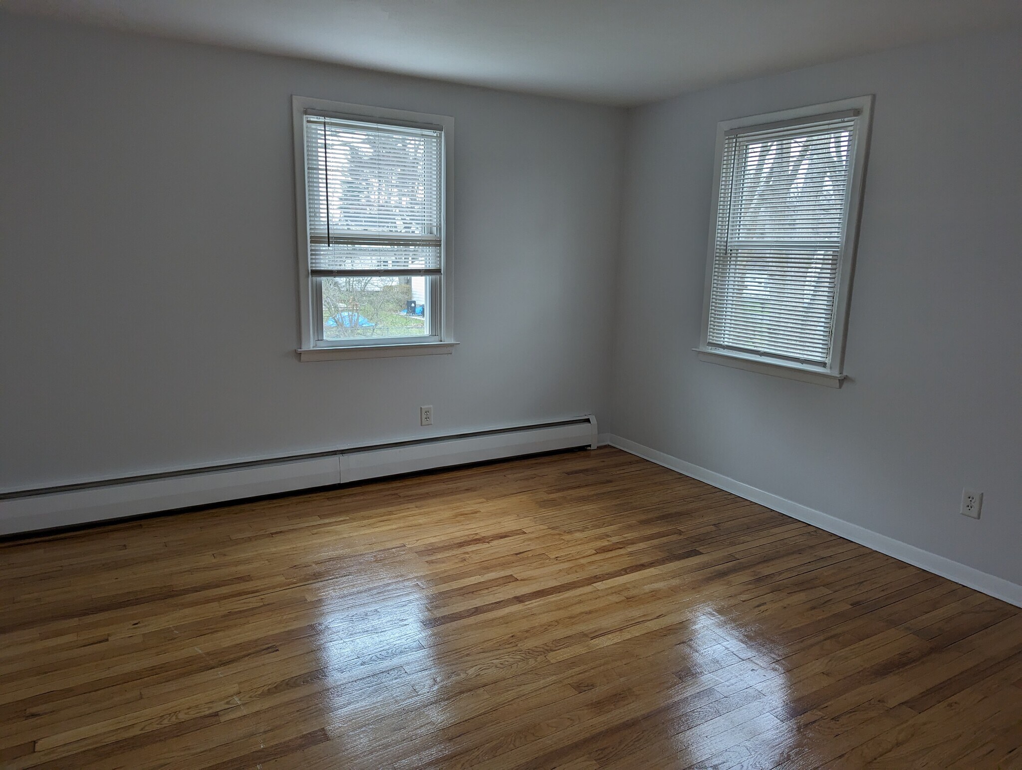 Building Photo - 87 Antrim St