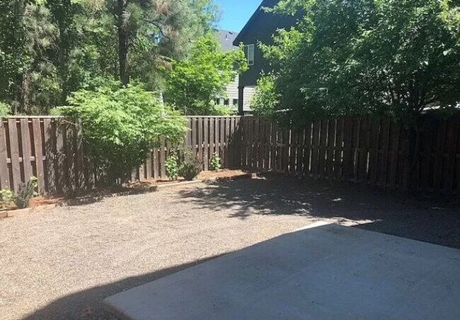 Building Photo - 3 Bed/2.5 Bath Single Family Home in River Canyon Estates