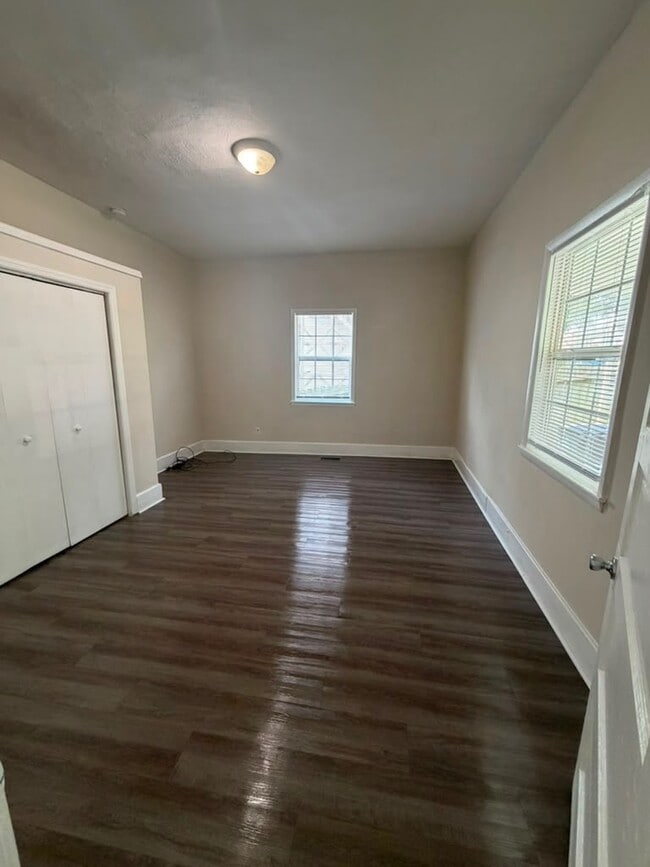 Building Photo - 910 Chicamauga Ave