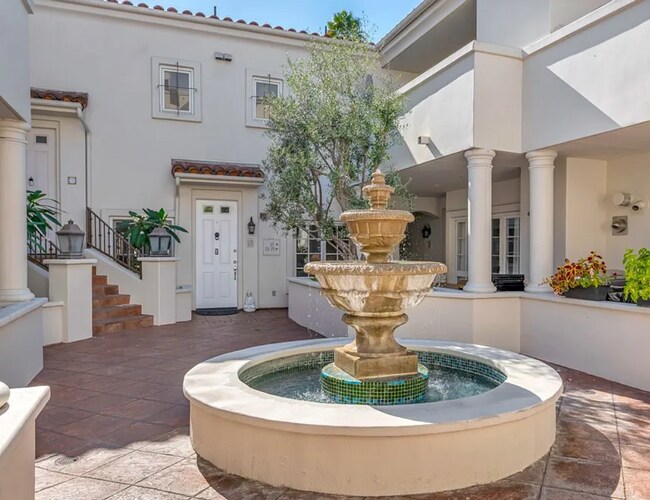 Building Photo - 851 N San Vicente Blvd