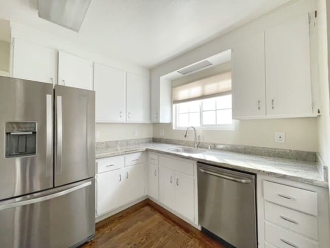 Building Photo - 3Bedrooms 2Baths In a Quiet Area W/Detached Garage/Hook Ups
