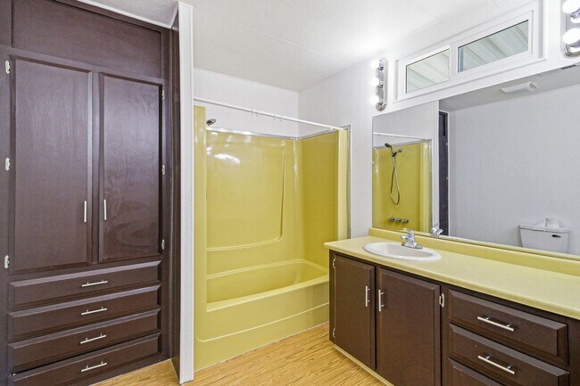 Building Photo - Spacious 2 Bed, 2 Bath Retreat in Charming Boulder City!