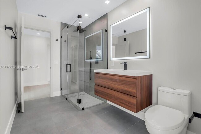 Building Photo - 105 Sinclair St SE