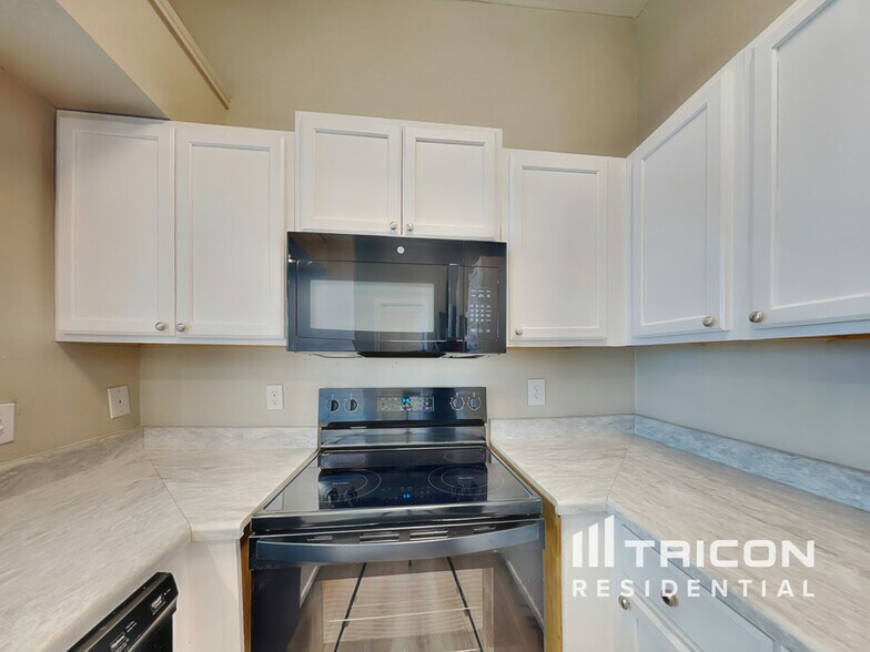Building Photo - 10218 Basin Field Dr