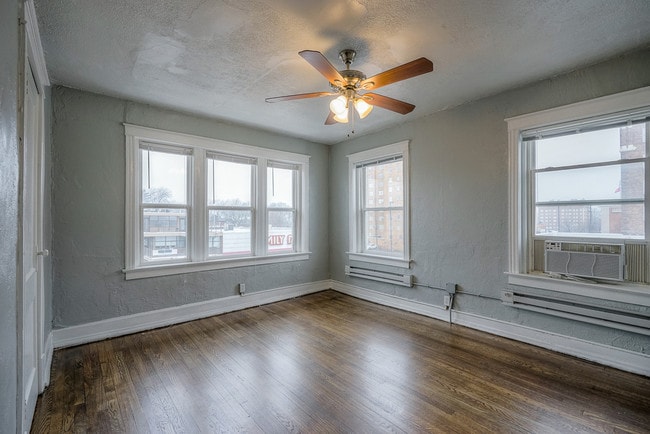 Building Photo - 3721 Broadway Blvd