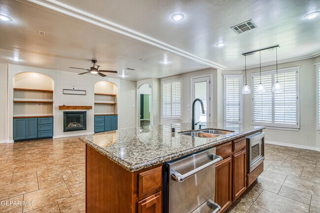 Building Photo - 13401 Emerald Pond Dr