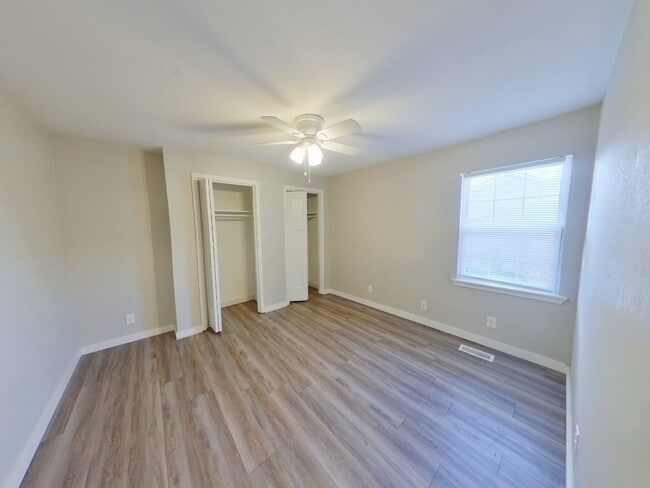 Building Photo - 4321 E Bayley St