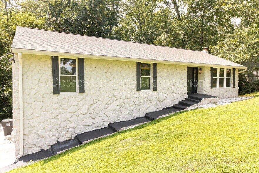 Building Photo - 1313 Timbercrest Ln