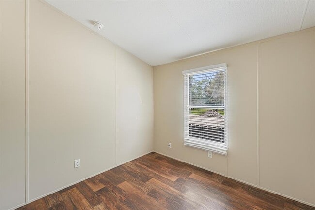 Building Photo - 21864 Russell Dr