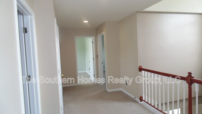 Building Photo - 264 Fyke Dr
