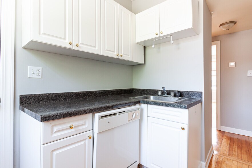 Building Photo - 540 W Aldine Ave