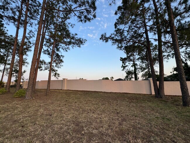 Building Photo - 322 Halstead Dr