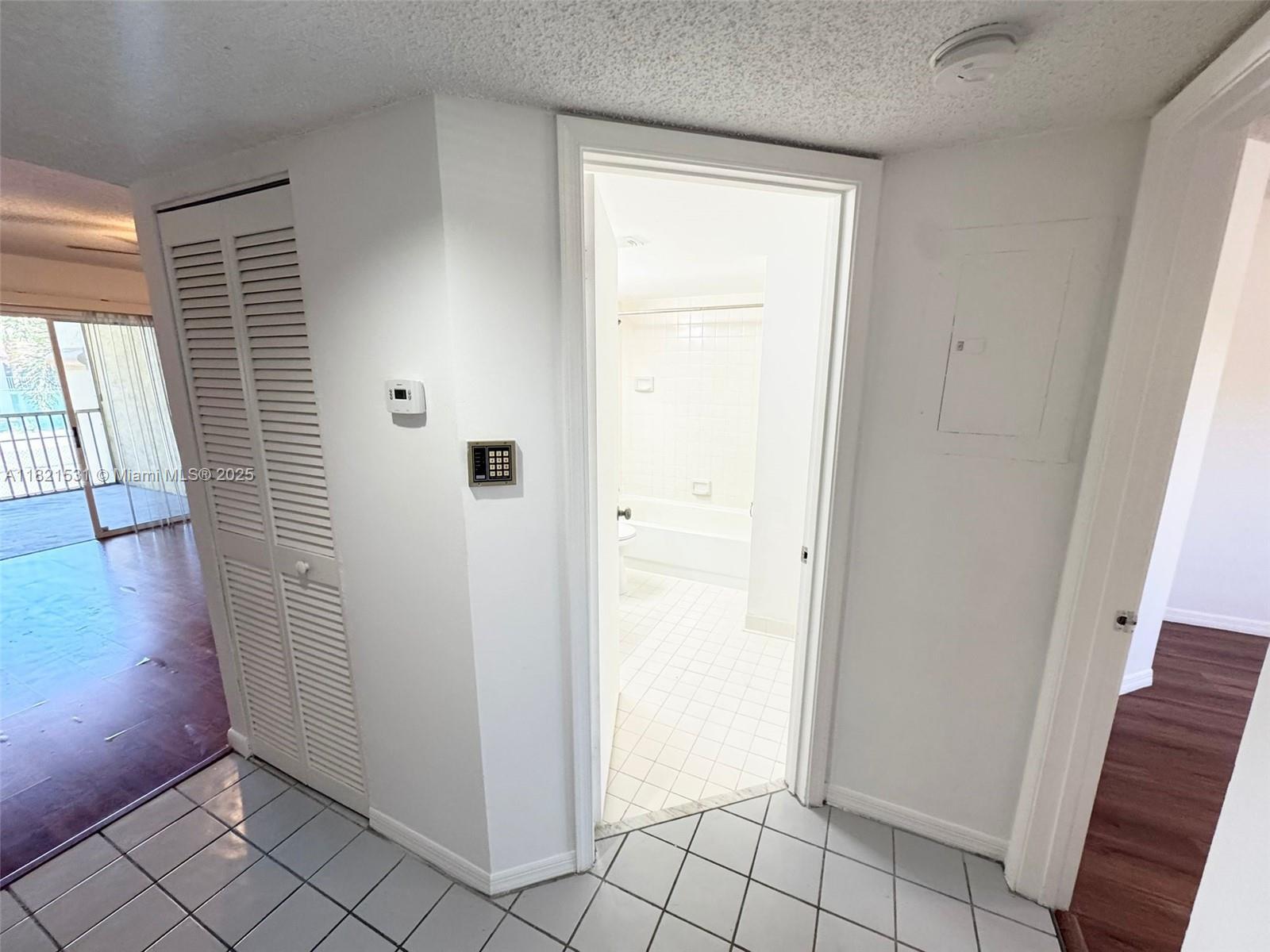 Building Photo - 16203 Glenmoor Dr