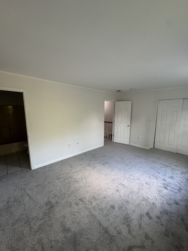 Building Photo - 817 Cove Ct
