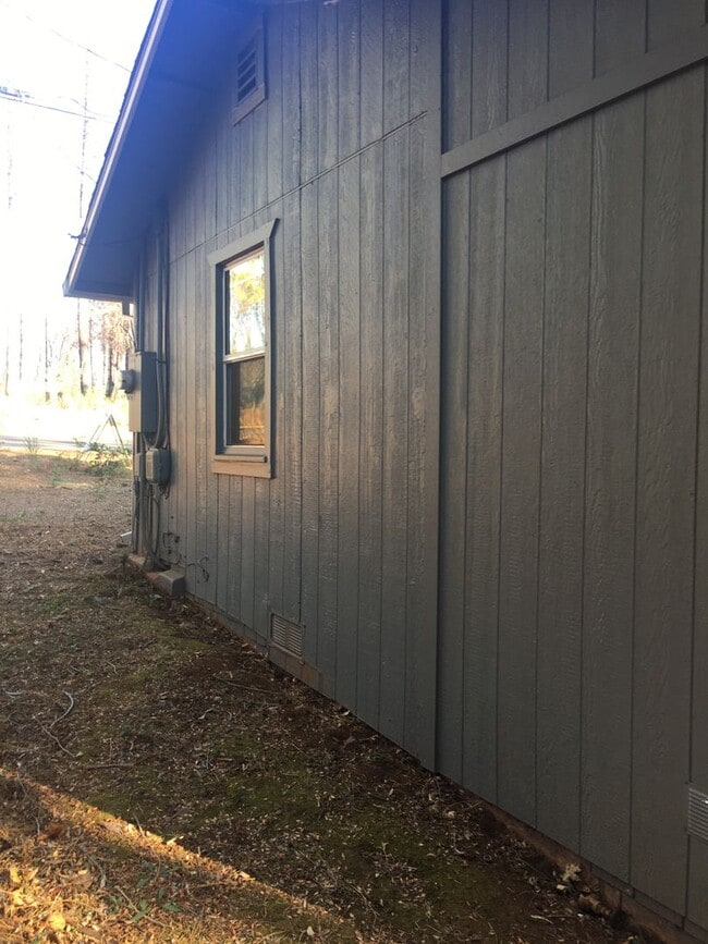 Building Photo - Paradise Cozy 2 bed one bath off of upper pentz road. Newly remodeled, new carpet/paint