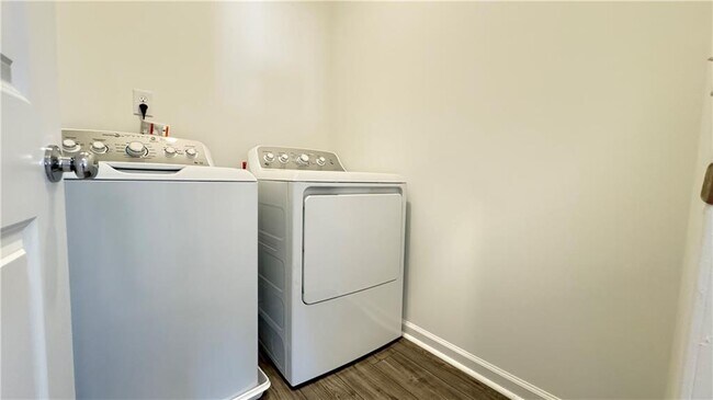 Building Photo - 9 Peeples Dr