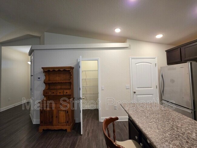 Building Photo - 5165 Peach Dr
