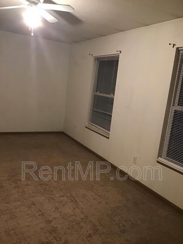 Building Photo - 811 S Main St