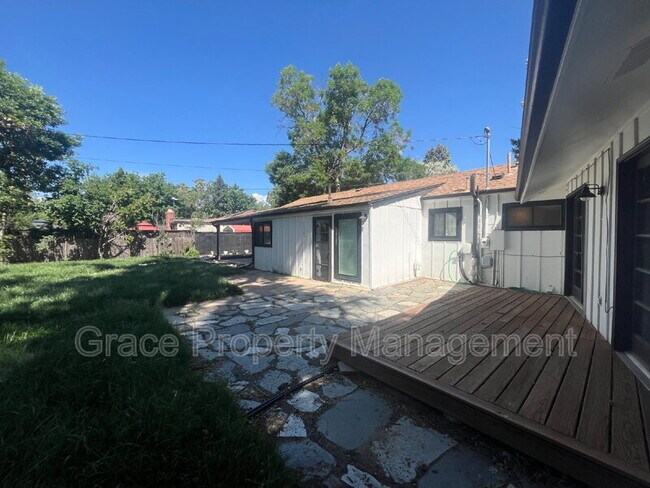 Building Photo - 4890 E Kansas Dr