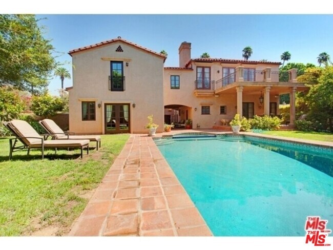 Building Photo - 725 Foothill Rd