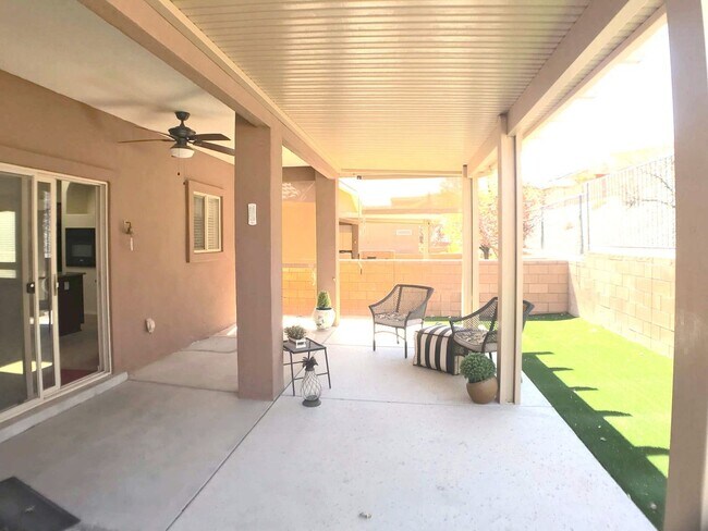 Building Photo - Spacious 2 bedroom home in gated 55+ Community w/ community pool in Bernalillo/Rio Rancho. Close ...