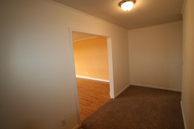 Building Photo - Single Family Home off Frontage Rd!