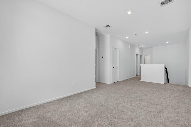 Building Photo - 32006 Medallion Oaks Trl